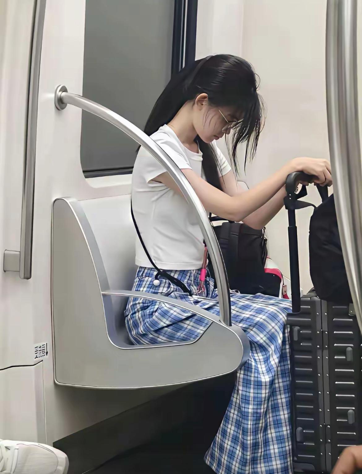 需要具备什么条件，才能找到这么斯文的女朋友？