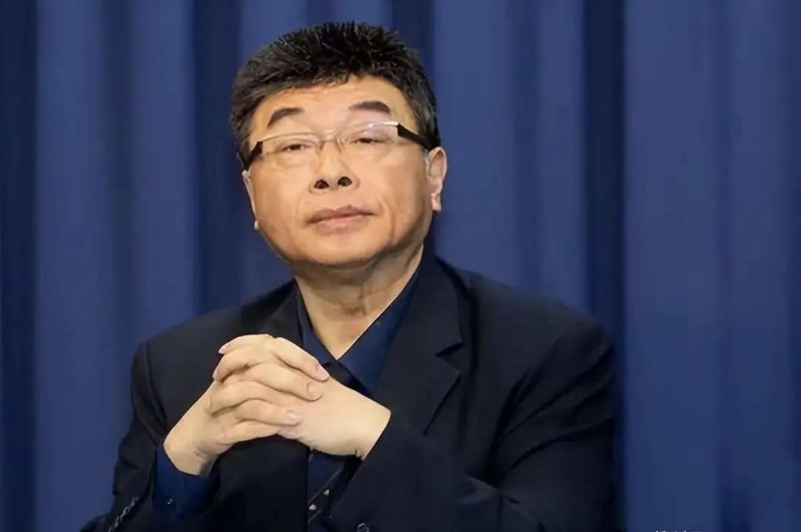 邱毅教授终于忍不住了，公开发声！点名黄智贤，其实就是在敲打蓝营的某些人。黄智