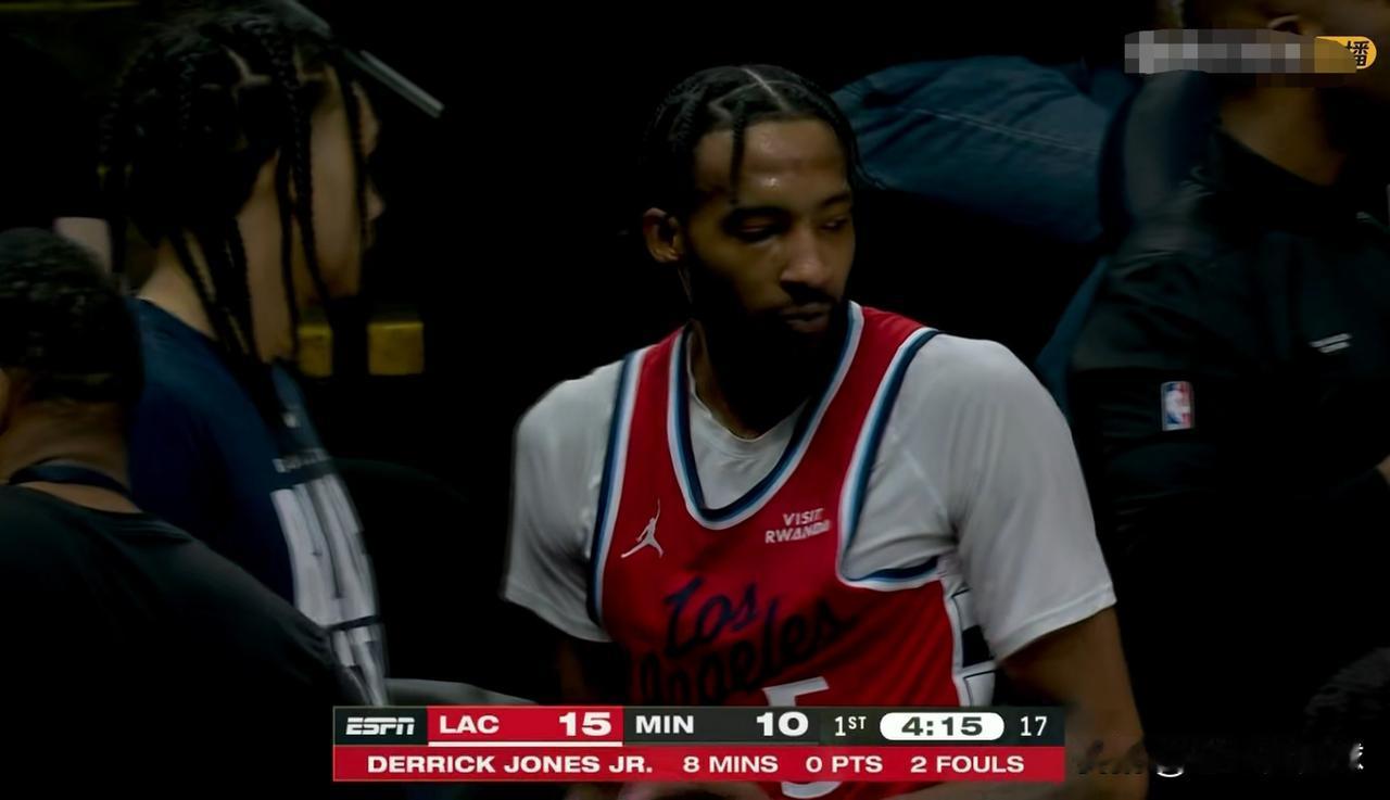 快船悍将小琼斯真是既便宜又好用！在今天快船客场以115：96战胜森林狼的比赛中，