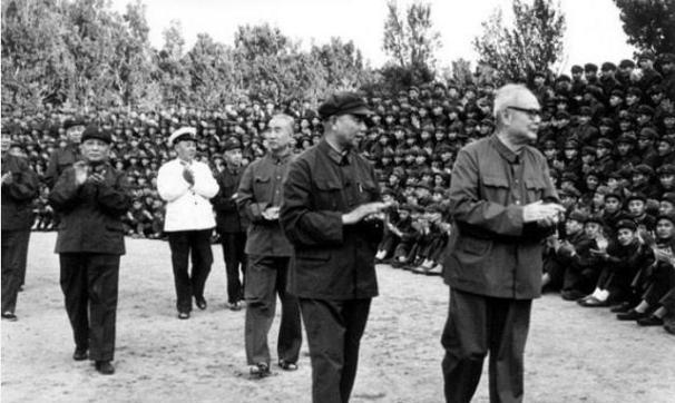 1955年，陈赓彭德怀爆发争吵，彭德怀直言：陈赓，我是国防部长。然而，陈赓却