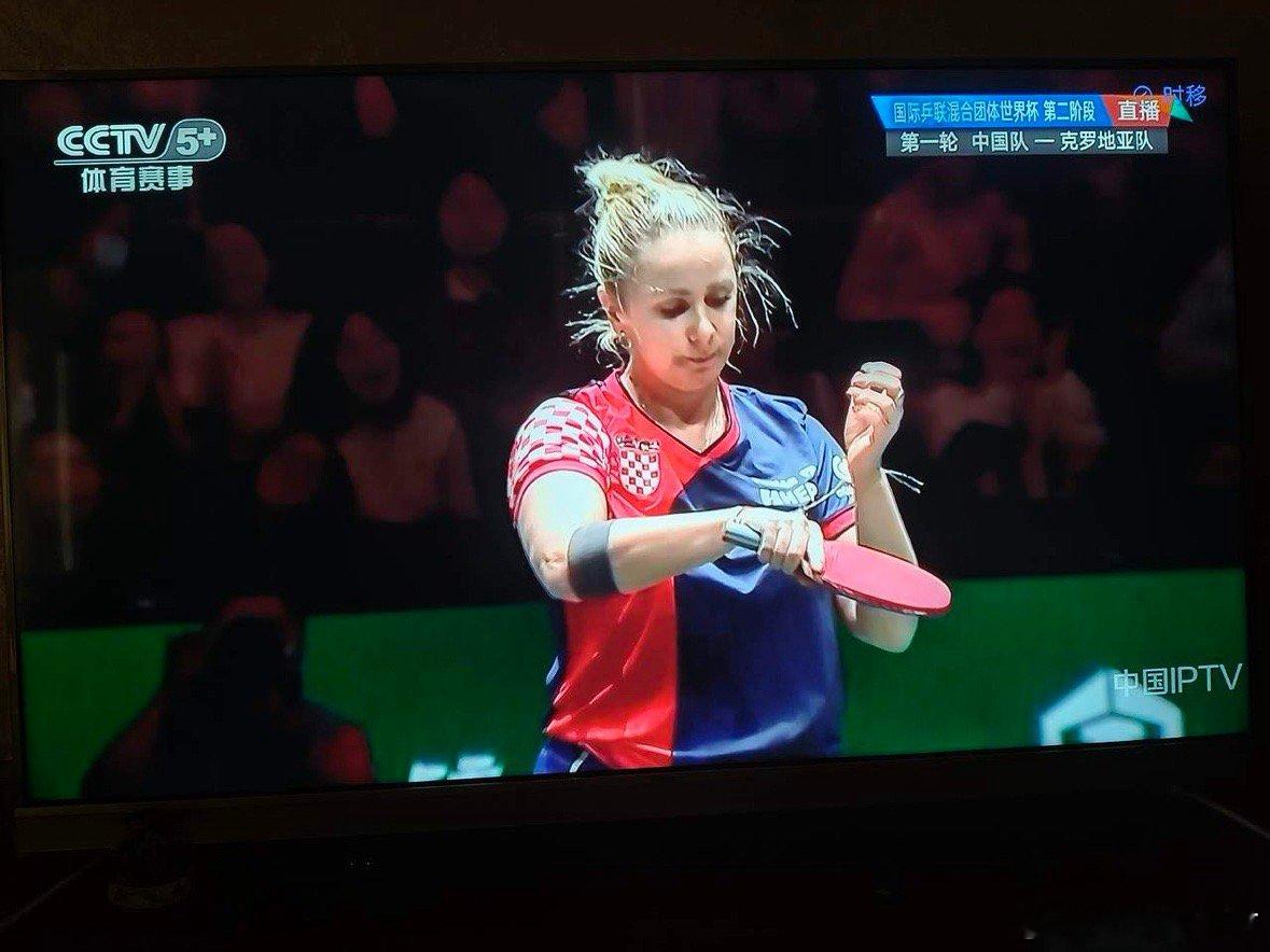 成都混团赛，蒯曼闯祸了。成都混团第二阶段的比赛，中国队对克罗地亚队，在第二场女单
