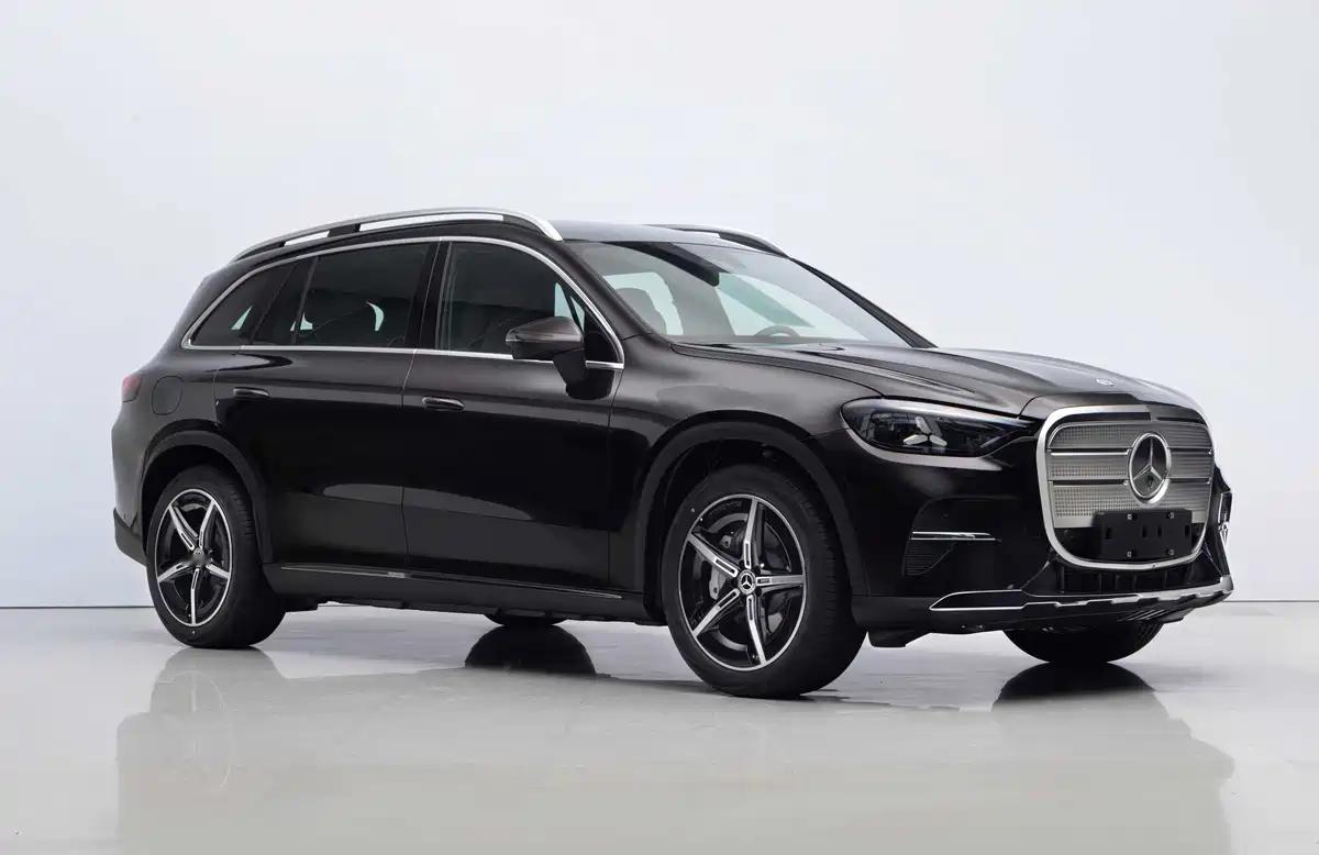 GLC轴距突破3米了。当然，现在靠着空间大、设计好和品牌力恐怕还不够，大家都盯