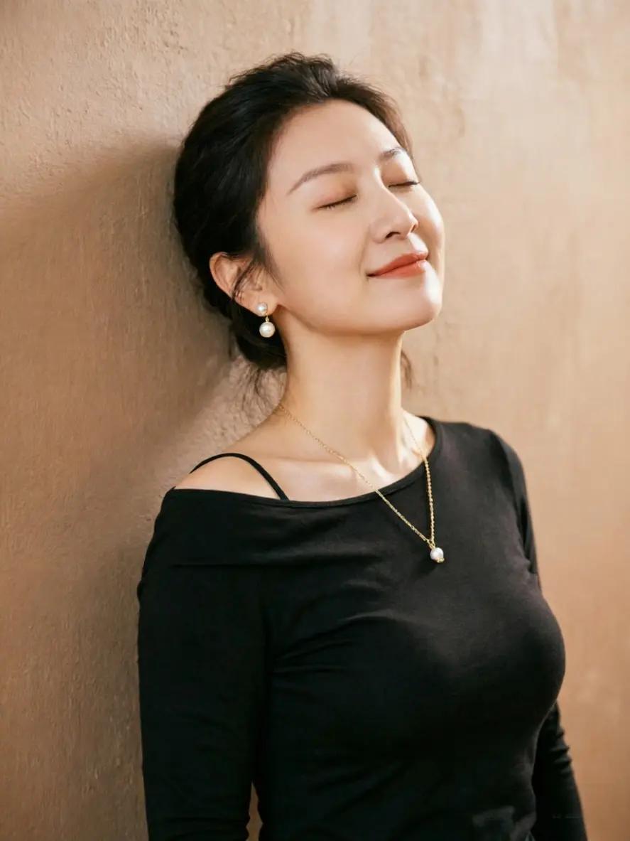 陶醉陶醉的感觉太美妙了，就像走进了一个与世隔绝的梦幻世界，所有的时间都静止，所