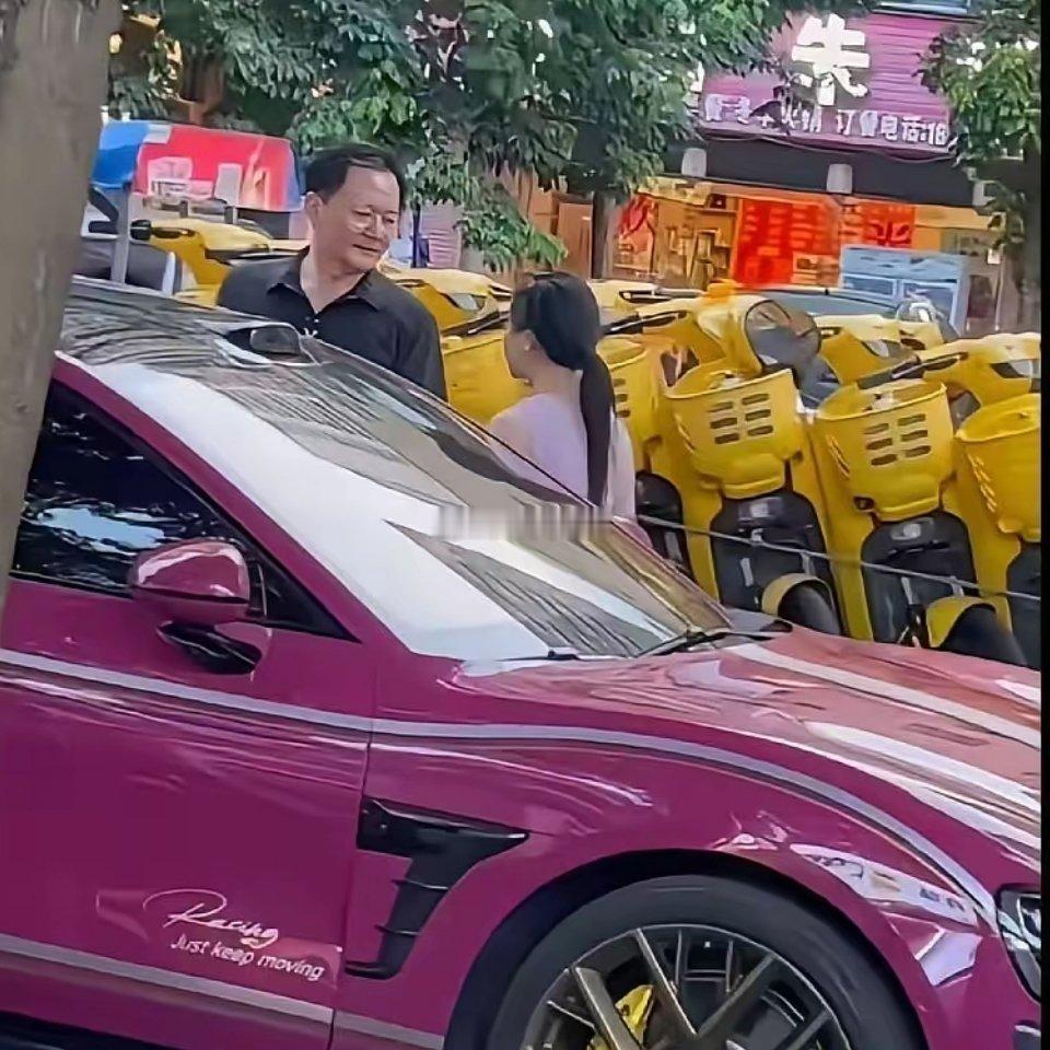 南宁保时捷事件说明了什么？这位女士跟一位爷爷辈的男人相处了几年，一心想要和男主结