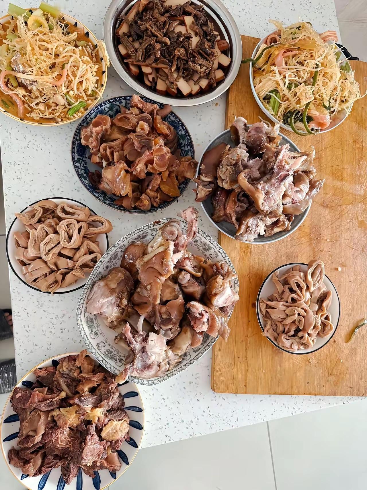 夏天每天要做饭的，才能体会到为啥想买着吃，每天从厨房出来，热个半死，一点胃口都没