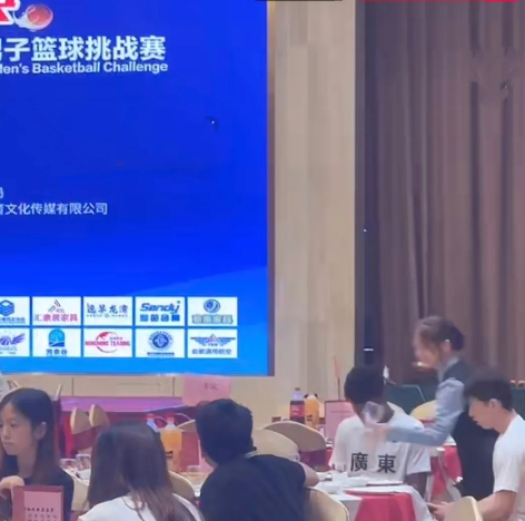 广东队昨天下午抵达恩平，今天晚上首战美国职业篮球队！广东全运会男篮今天下午已