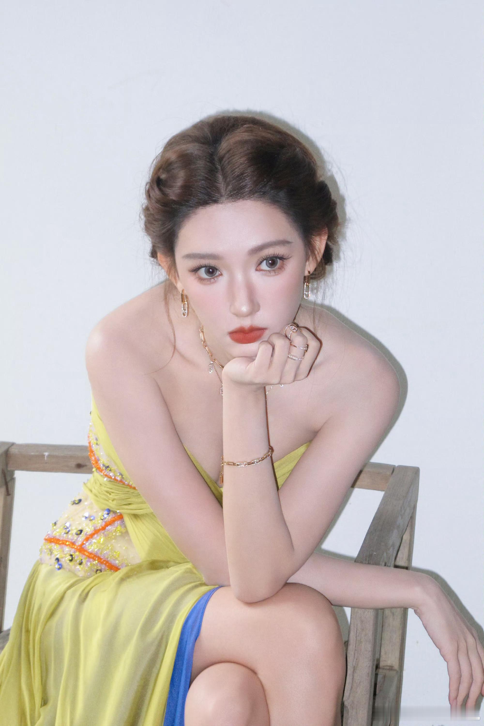 程潇红毯程潇美爆了！太绝了这一组照片！