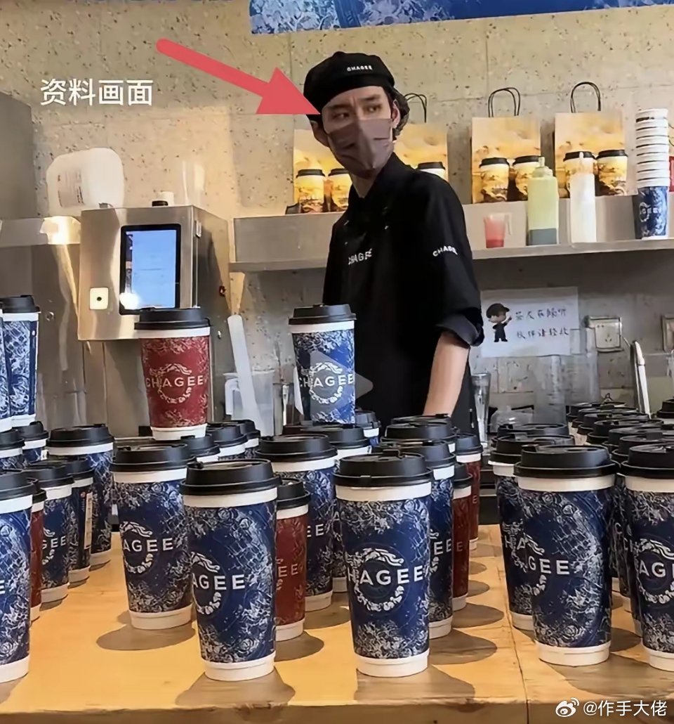 不得不说，霸王茶姬这“打法”玩的真溜，1350万听着挺唬人，我拿计算器按了一下，