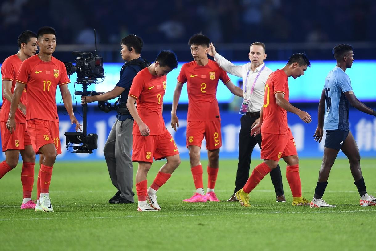国足惨败韩国后秘密练兵！11将苦战日本，代理主帅战术大调整引关注
