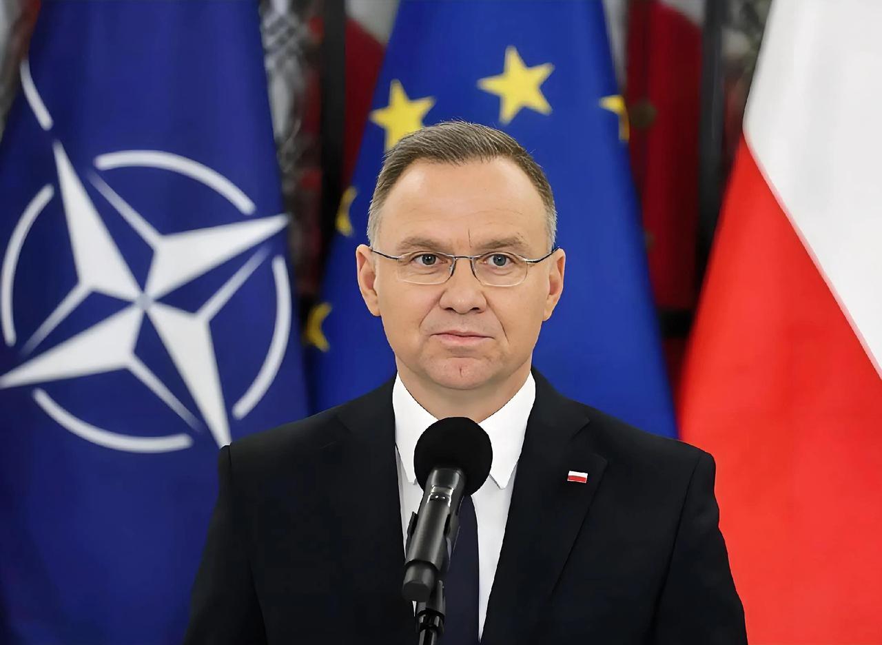 波兰连夜撤兵走人。3月20日，波兰国防部长一声令下，驻伊拉克的大兵们打包走人。