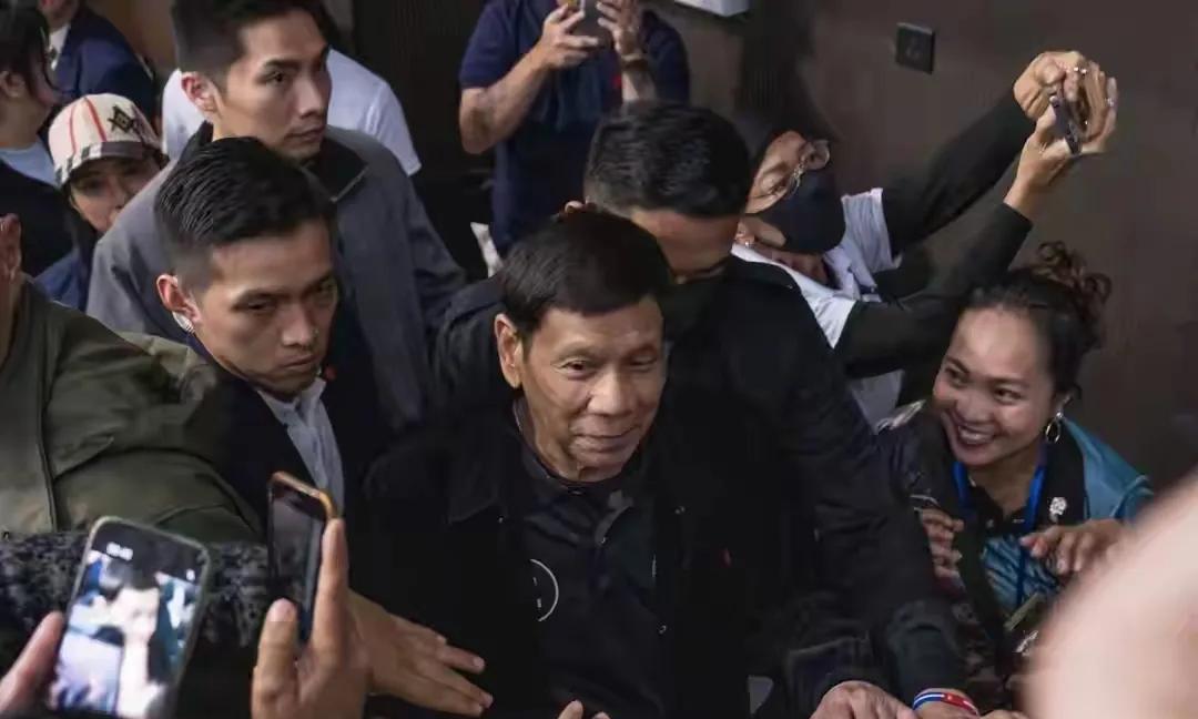 老杜被ICC临时释放付出的代价或许是放弃达沃市长一职老杜律师强调如果被释放