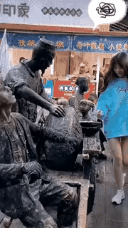 姑娘你这是打赌小哥撑不住是吧[大笑]