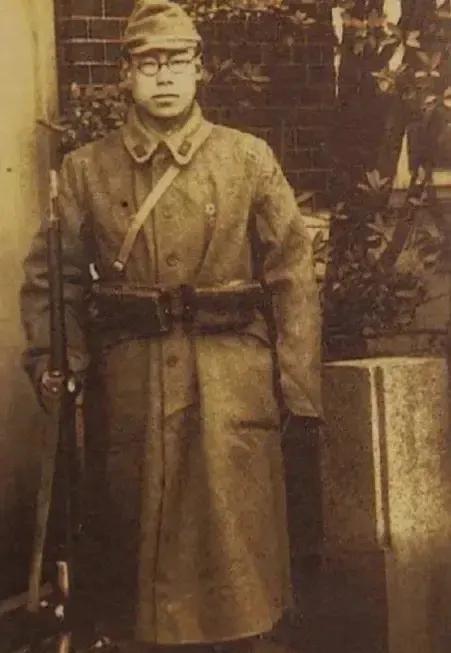 “我们在电话线上做些手脚，接通了日军据点，日军那边以为是上级长官打来的，跟我'嗨