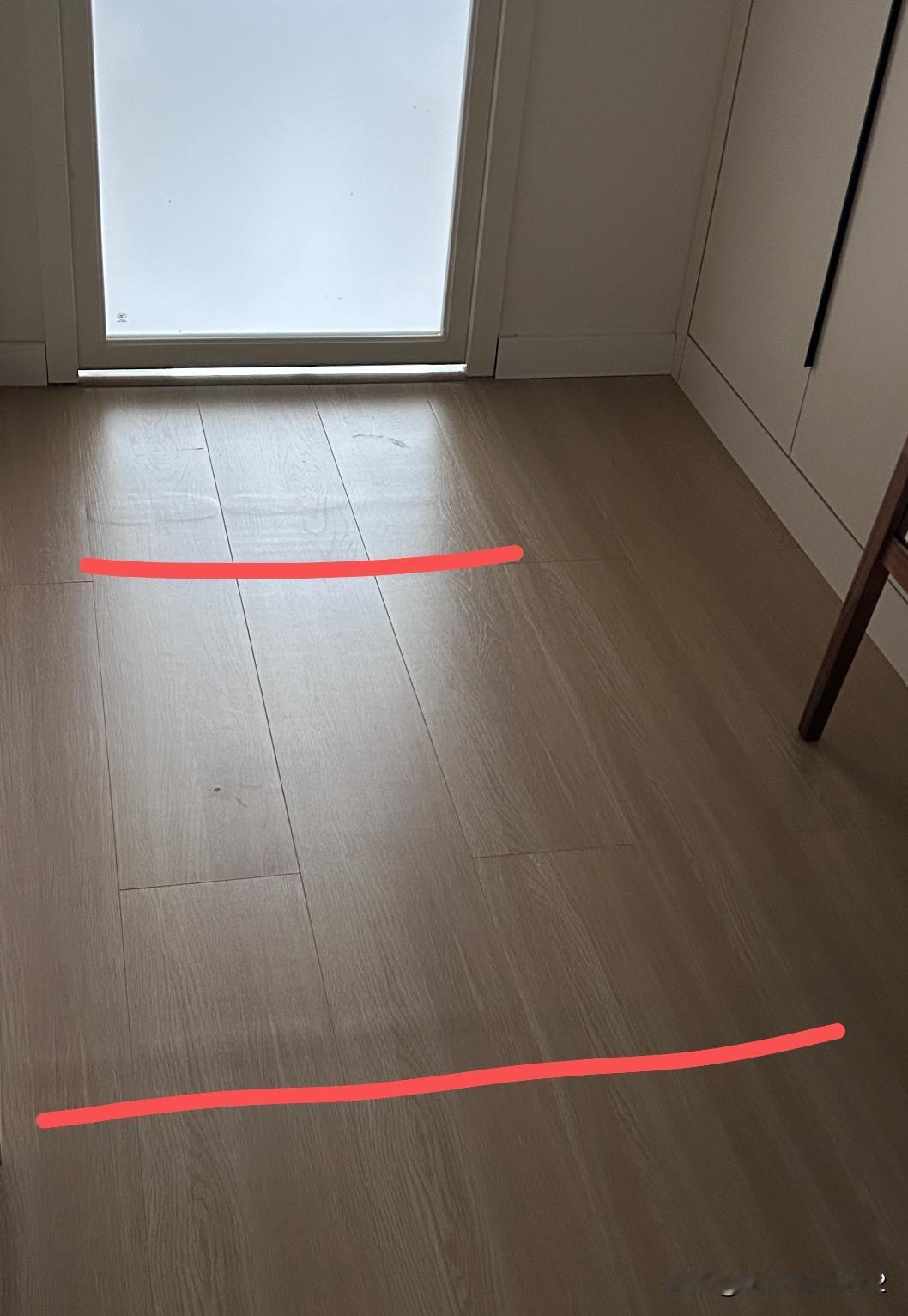 求助！开地暖以后木地板鼓包了。从12.15日开启地暖，前几天发现地板开始鼓包，