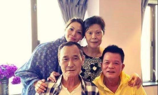 1998年，警察从陈慧敏家里搜出了两支手枪，还有二百发子弹。当时现场气氛紧张