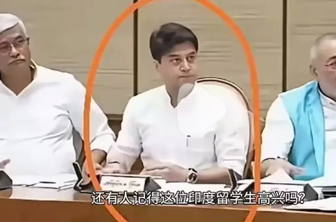中国必须要重新审视印度留学生。本身通过相互派留学生学习，应该是促进两国的相互了