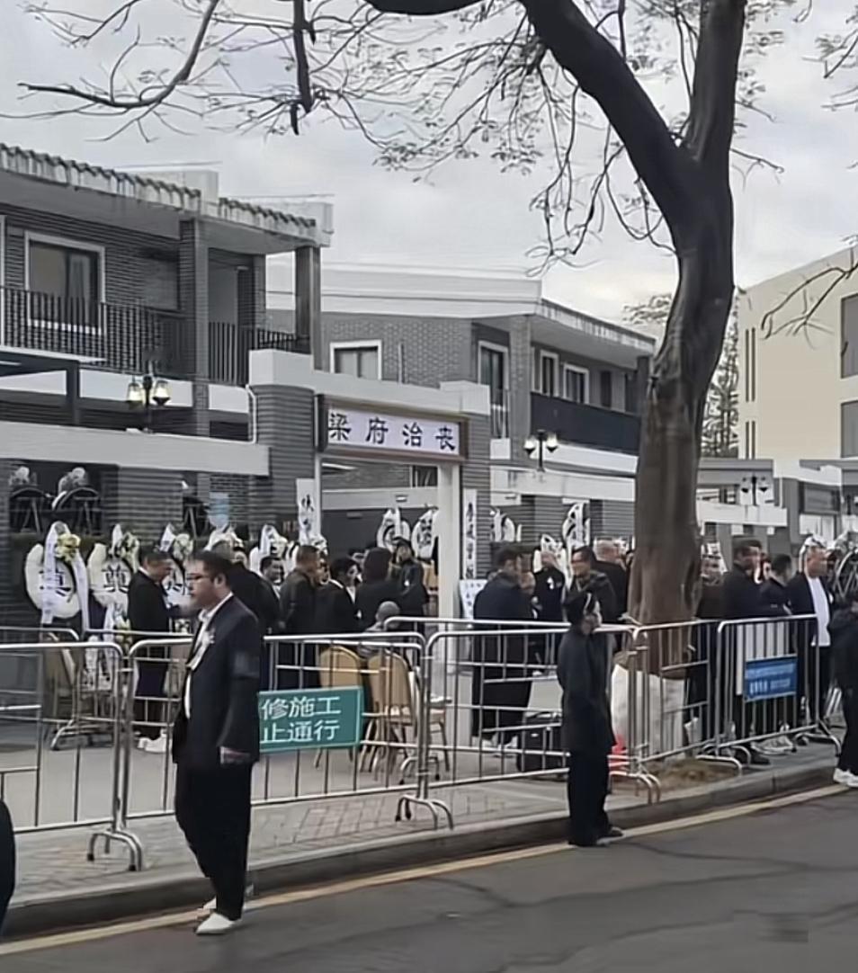 “陈真”已逝，武林痛失一代传奇！1月26日，75岁梁小龙葬礼在龙岗区深圳殡仪