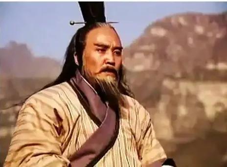 吴王要杀伍子胥，伍子胥气得脸色铁青。他看着天，接着数落：“我让你爸称霸。我在