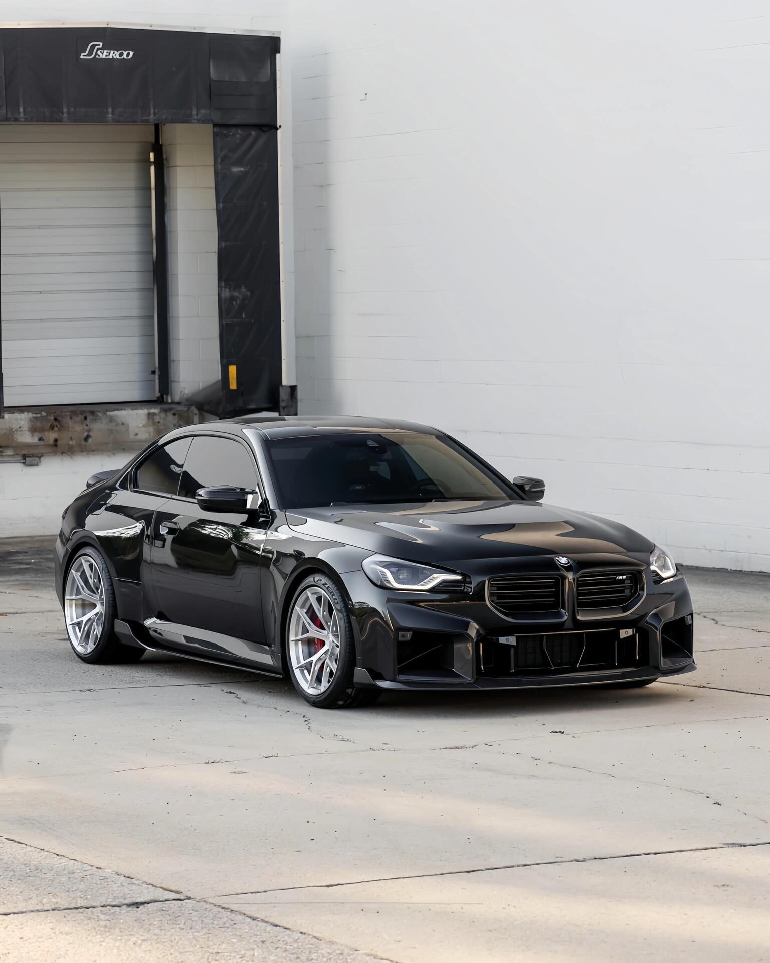 G87宝马M2黑武士刚出来的时候我觉着好丑啊现在看习惯之后，发现这家伙还是帅的有