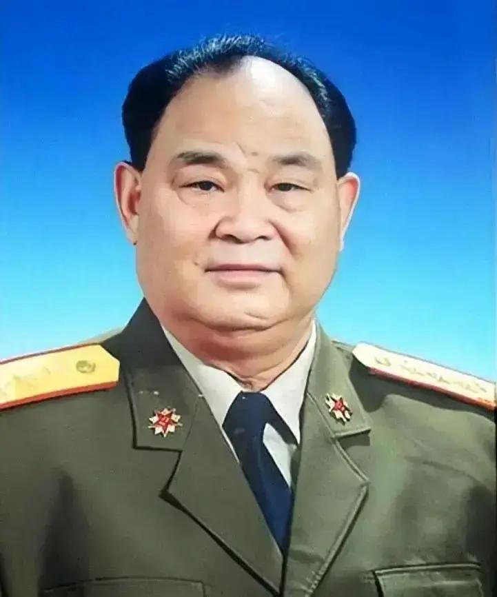 张太恒上将参加了济南战役，得到了三张立功证，按规定可以记一等功。可是在他审问敌排长时，发现他上衣兜里
