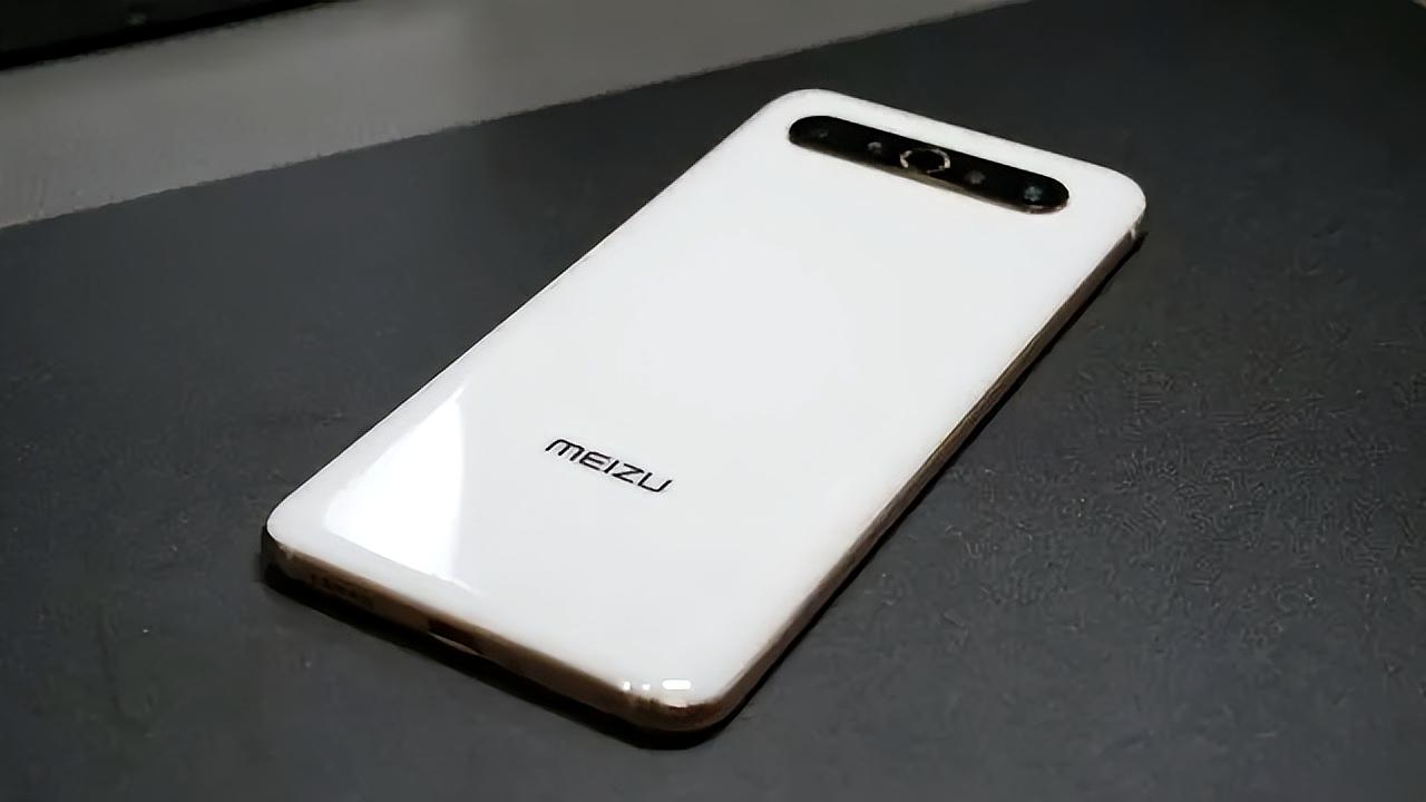 魅族就是偏执的愣头青！！！现在手机市场那叫一个“卷生卷死”，各大品牌都在拼参