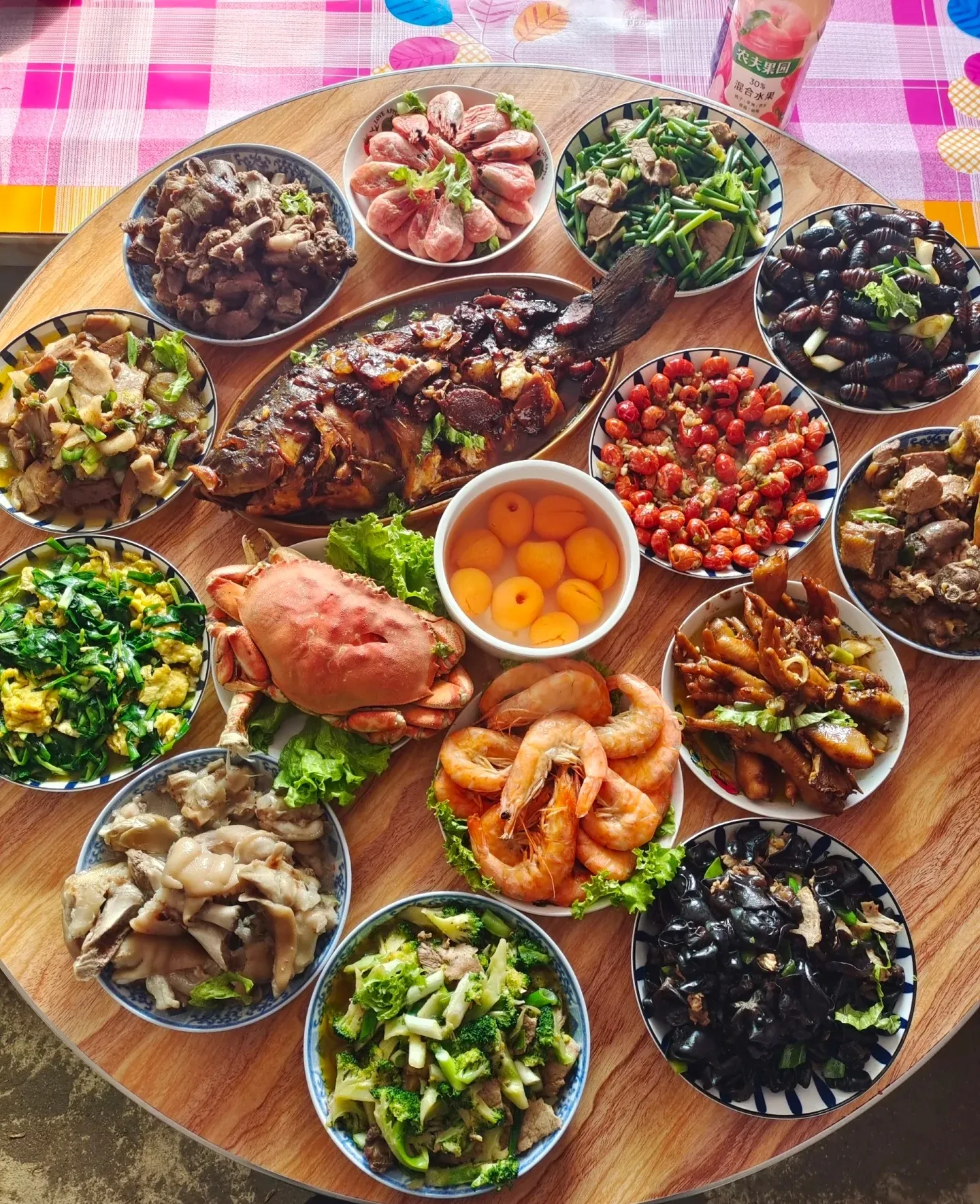 东北的朋友介绍一下去东北朋友家里他们家做的一桌美食，算什么水平？你们东北人