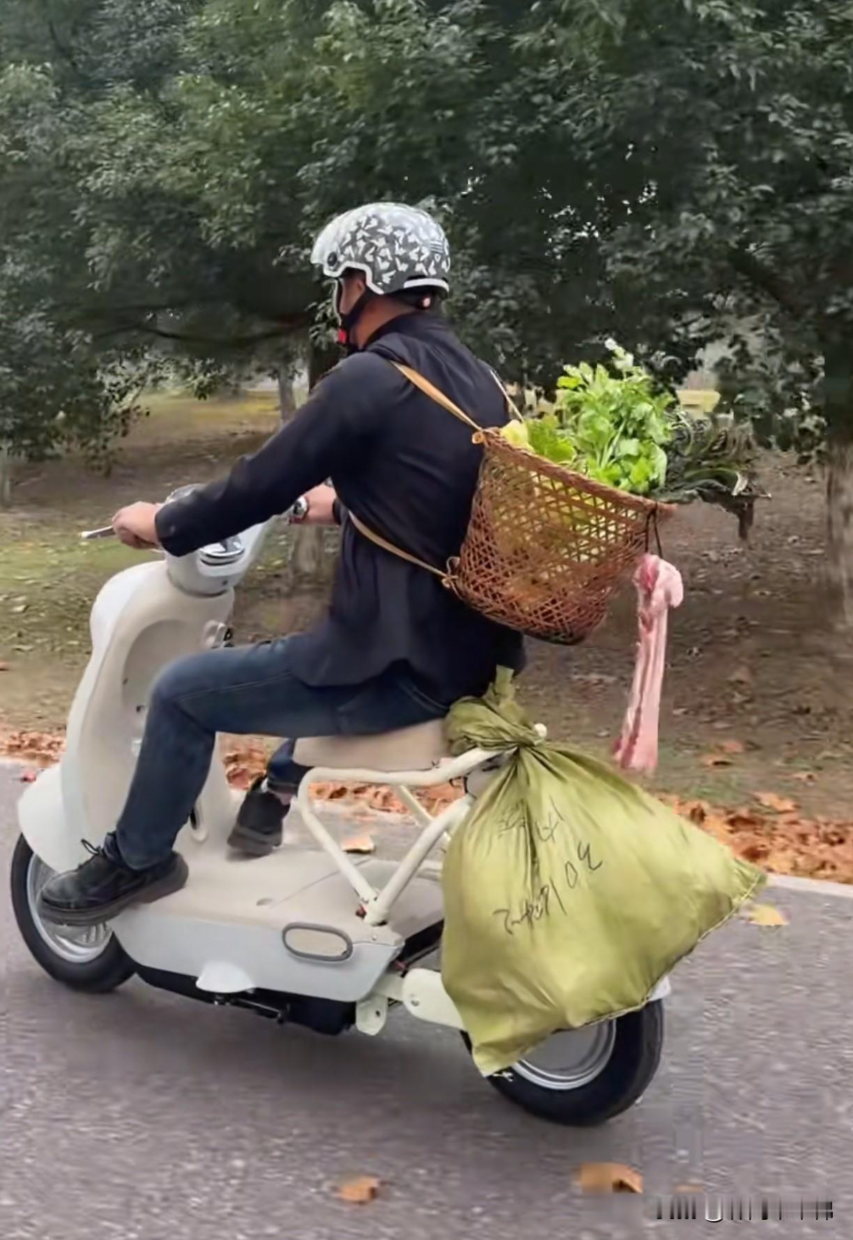 新国标电动车出来，旧国标电动车要被抢疯，新国标车2000-4000一台，还只能自
