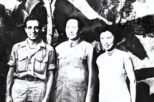 1938年，24岁的龚澎辗转千里奔赴延安，鞋底磨破，双脚满是血泡。她在马列学院刻