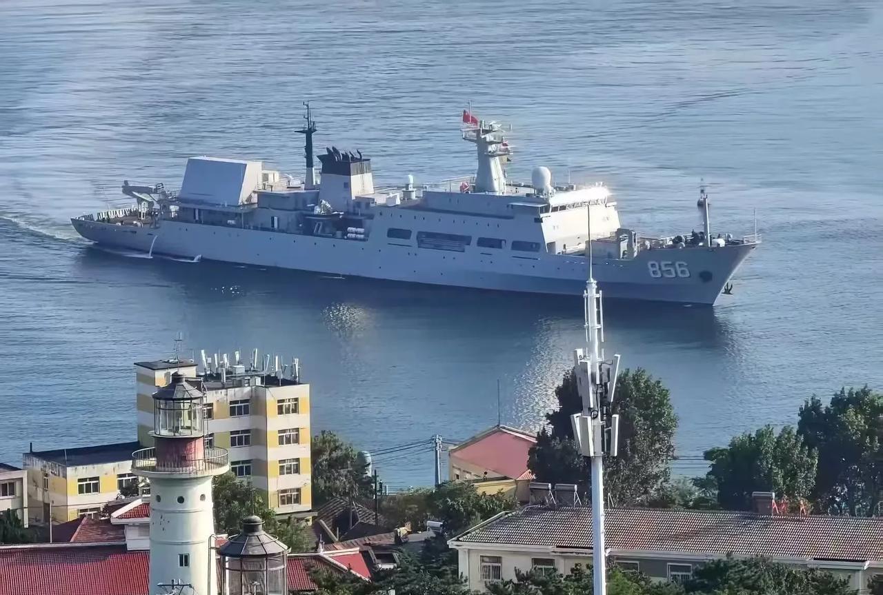 这是解放军海军的815A型电子侦察船，原来的舷号为856，现舷号796“开阳星”