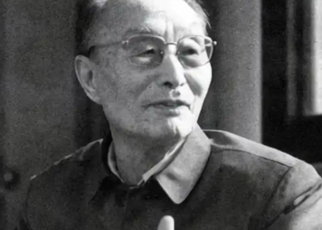 1975年，张爱萍落难，妻子李又兰找到粟裕，希望他能帮忙说情。谁知，粟裕摆了摆手