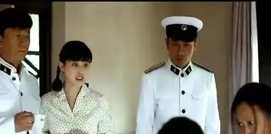 房产证在抽屉里锁了三十年，不如门牌号在心上挂了一辈子。我见过最硬核的“房产