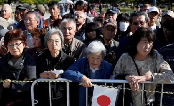 在日本工作的朋友回来了，我问他最近那边紧不紧张，他反倒反问一句：“你觉得谁最怕？