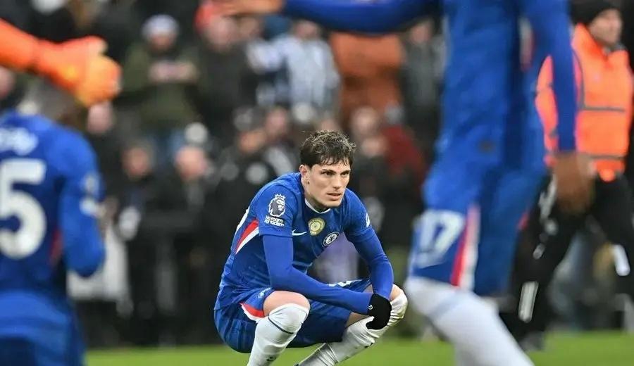 加纳乔面对19岁临时代打右后卫的米利，6次传中全部失败恩佐和加纳乔，一个费心费力