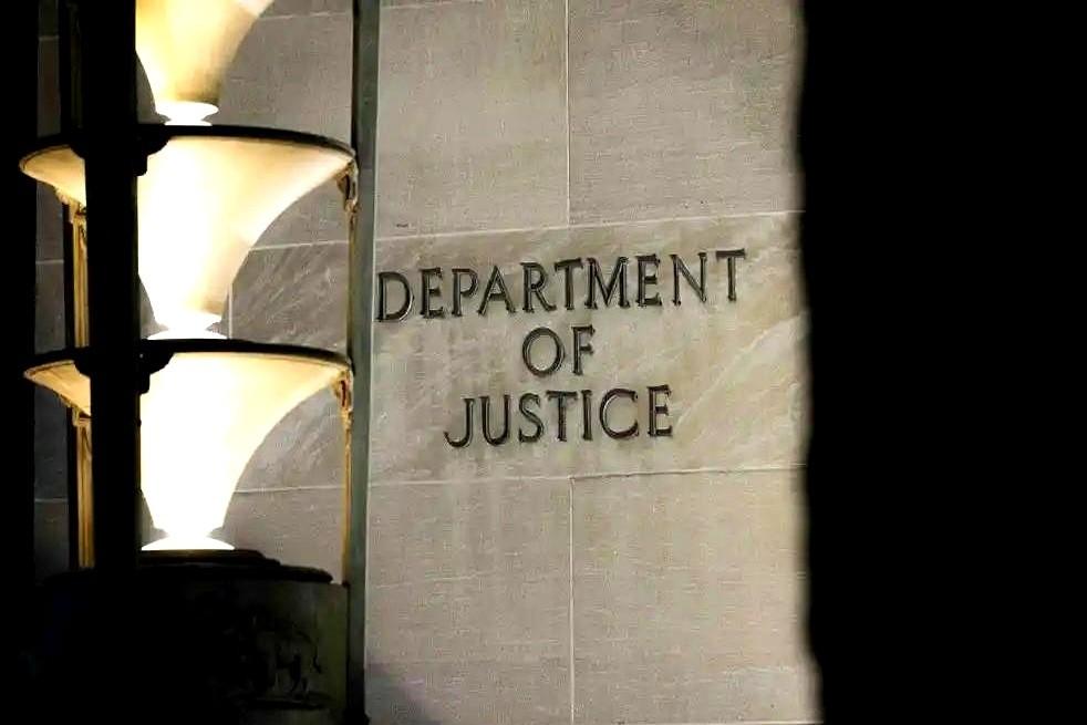 300万页文件，18万张照片，2000段视频……听着都吓人。但真正能把人砸蒙