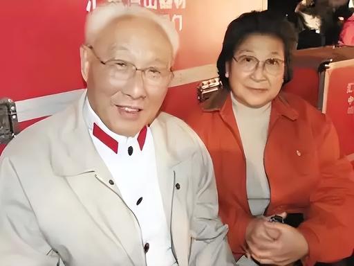 1982年演员仲星火58岁再婚，被三个女儿反对，他放弃房子，带着新婚妻子四年搬了