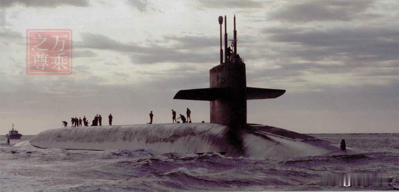 以前，外国潜艇通过中国领海是不需要向中国海事管理机构报告，也不需要上浮的，这是因