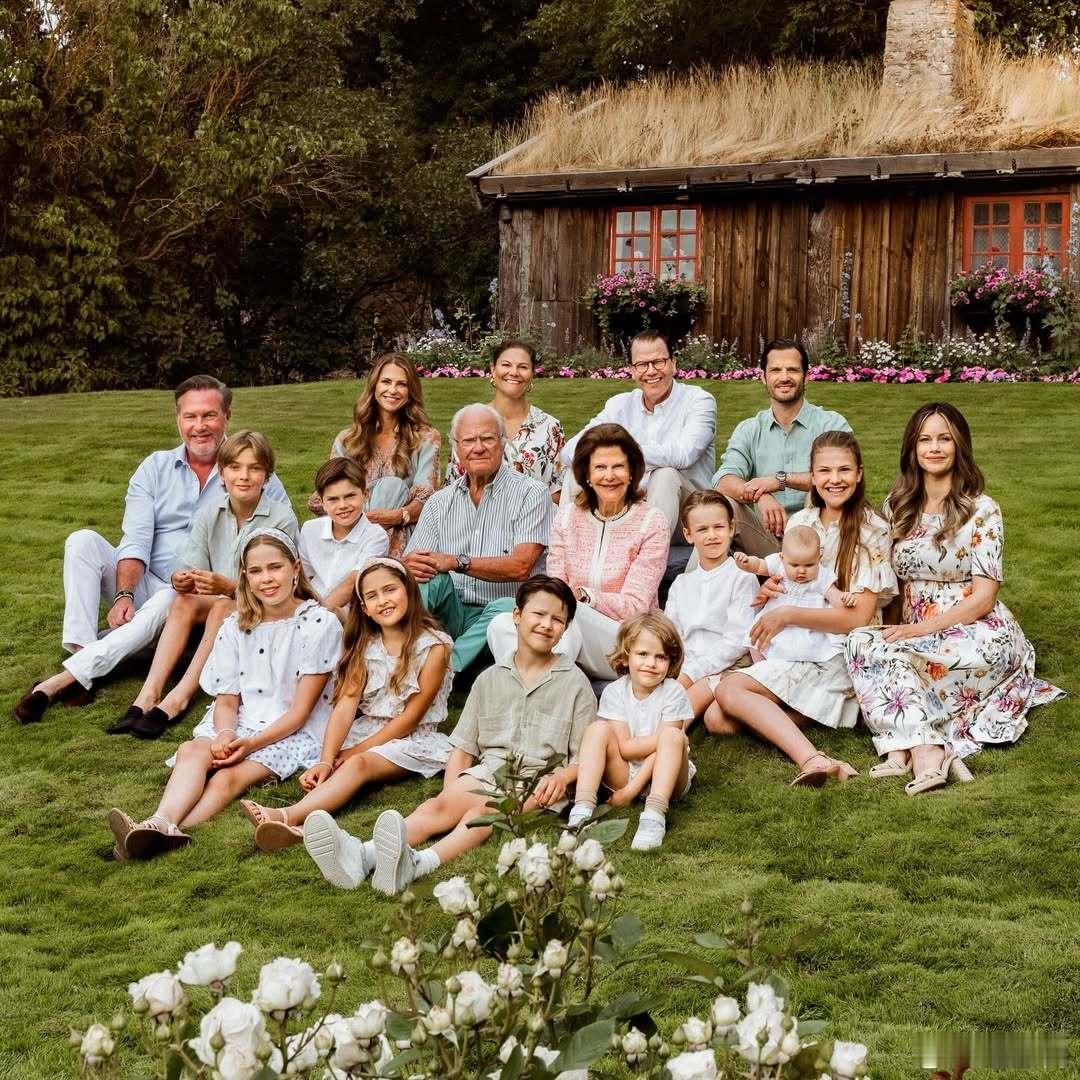 瑞典王室🇸🇪1月1日，王室公布全家福照片。终于是高清晰版本啦，哈哈哈。世界