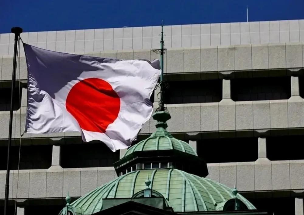 日本政府正式拍板：自10月1日起，外国人在留手续费大幅上调。原先一律收6000日