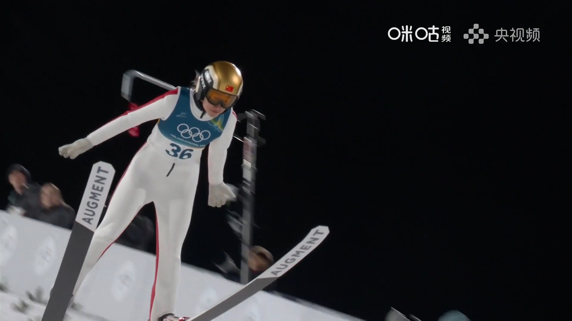#曾坪大跳台第一跳114.5分#米兰冬奥跳台滑雪女子大跳台第一轮，🇨🇳中国小