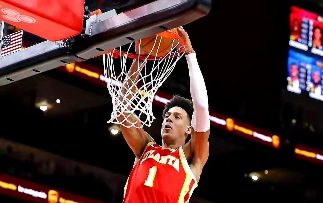 三双正在从神迹变成标配。本赛季场均准三双球员数量创历史新高，十年前场均7次助攻