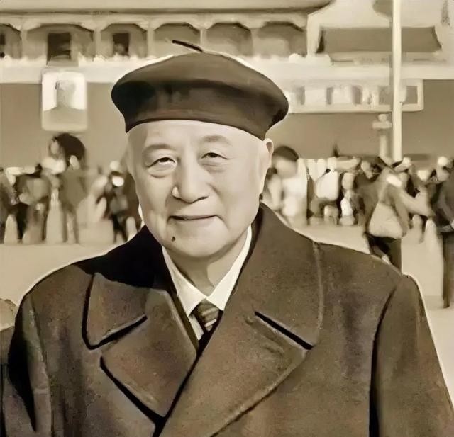 1946年，打入军统内部的李时雨，被人怀疑是地下党，戴笠知道后，却扑哧一笑：“李