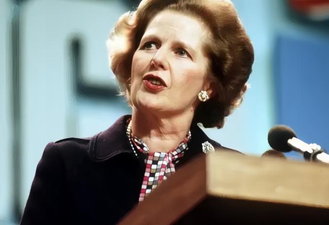 撒切尔夫人评价苏联社会主义制度，苏联所谓的社会主义，实际上是另一种形式的特权阶层