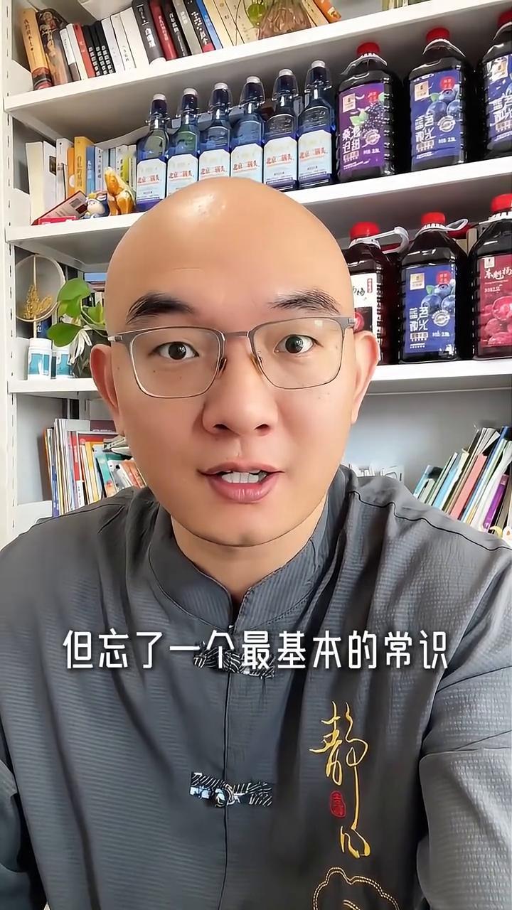 机器人抢人饭晚，最后自己却饿死了。最荒唐的事发生了，机器人抢了人的饭碗，结果自