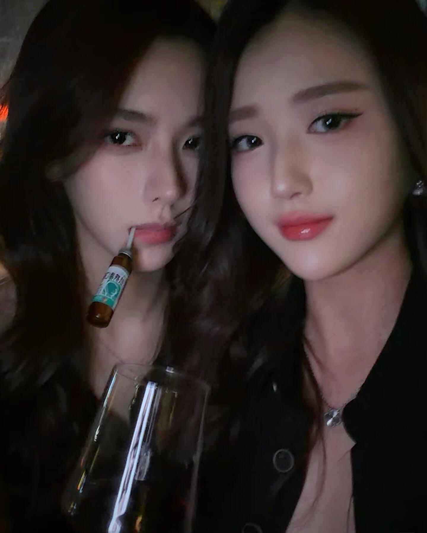 两个我最爱的女人一个顶帅一个顶美…..