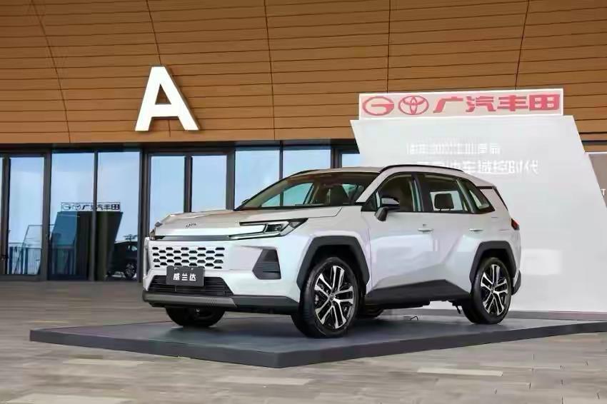 请听我一句劝，不论你买不买车，你都会感激我。​油车20万：使用10年，油费10