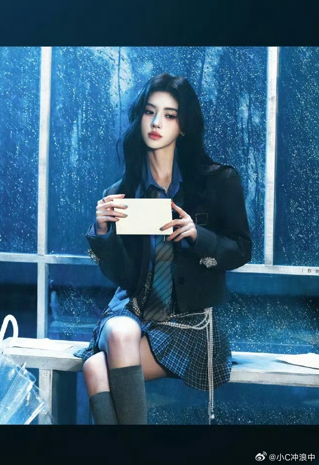 鞠婧祎巅峰之夜造型皮衣鞠婧祎这感觉很nice啊！小鞠一心搞事业没有啥花边新