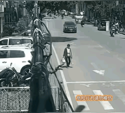 出个门，都要吓出心脏病来…