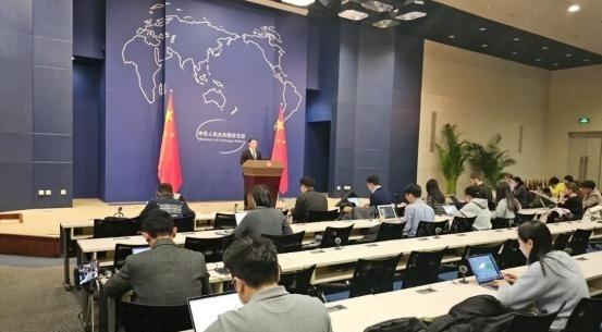 只要我们国家还没有召回驻日大使，只要我们国家还没有开始撤回日本华侨，只要我们还没