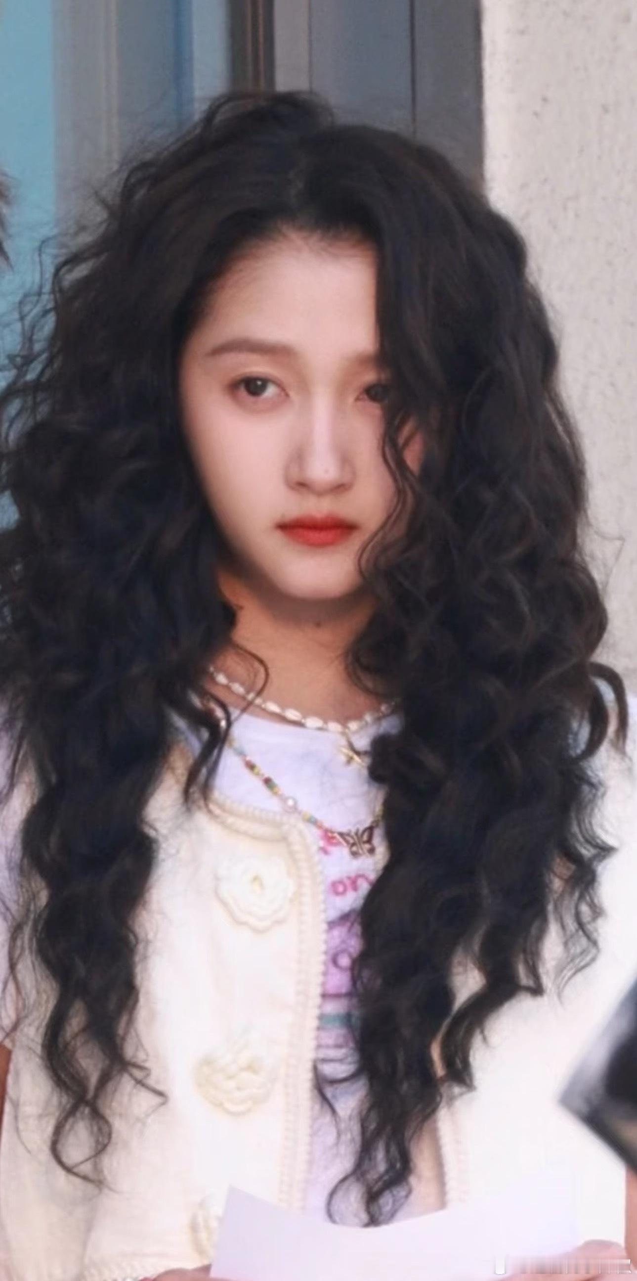 女主这造型…..好难评​​​
