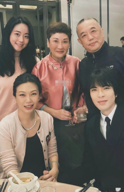 怪不得萧敬腾至今没有绯闻，换谁谁不是​​​